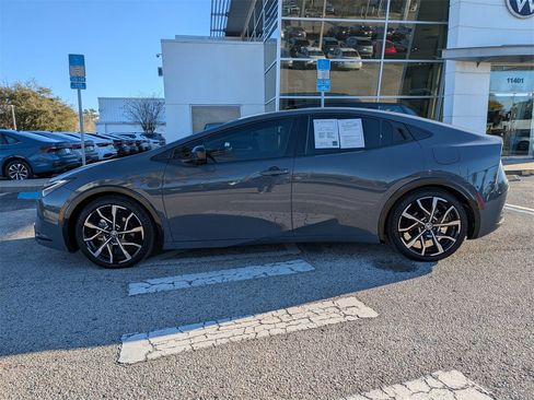 Used 2024 Toyota Prius Prime SE image 3