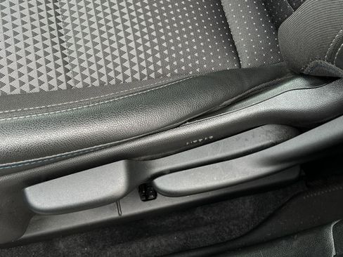 Used 2025 Chevrolet Trax LT image 23