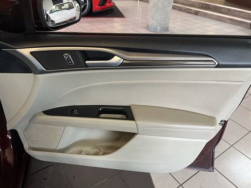 Used 2018 Ford Fusion SE w/ Fusion SE Technology Package image 29