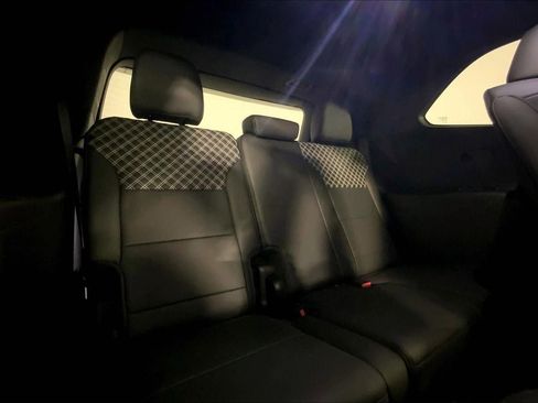 Used 2025 GMC Acadia Denali w/ LPO, Floor Liner Package image 23