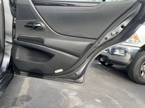 Used 2019 Lexus ES 300h image 13