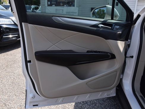 Used 2018 Lincoln MKC Premiere FWD image 11
