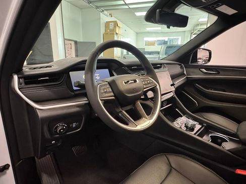 New 2026 Jeep Grand Cherokee L Limited AWD/4WD image 12