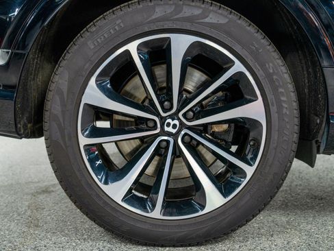 Used 2024 Bentley Bentayga Extended Wheelbase image 39