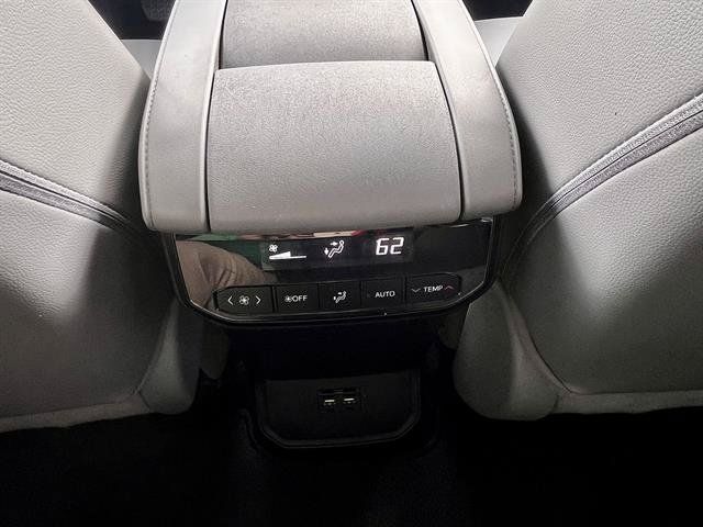 Used 2021 Toyota Highlander XLE FWD image 23