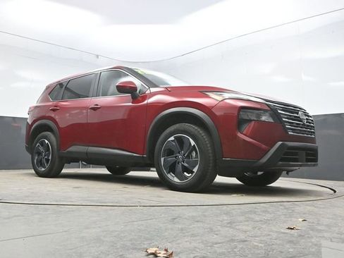 Used 2025 Nissan Rogue SV image 29