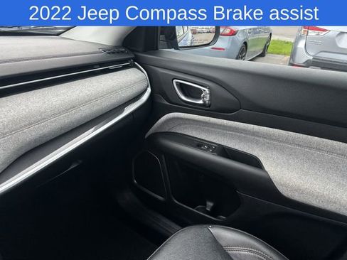 Used 2022 Jeep Compass Latitude AWD/4WD image 19