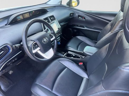 Used 2018 Toyota Prius Three Touring FWD image 12