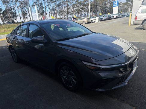 Used 2024 Hyundai Elantra SEL FWD image 19