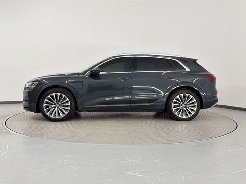 Used 2019 Audi e-tron Prestige w/ Prestige Package AWD/4WD image 2