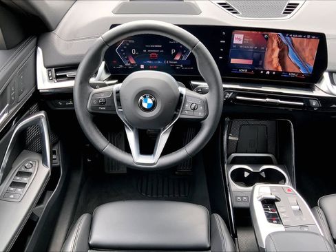 Used 2025 BMW X2 xDrive28i AWD/4WD image 5