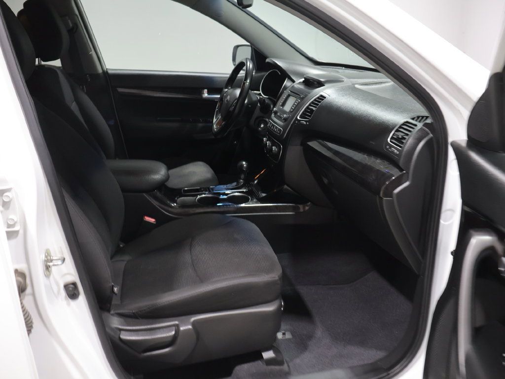 Used 2014 Kia Sorento LX AWD/4WD image 25