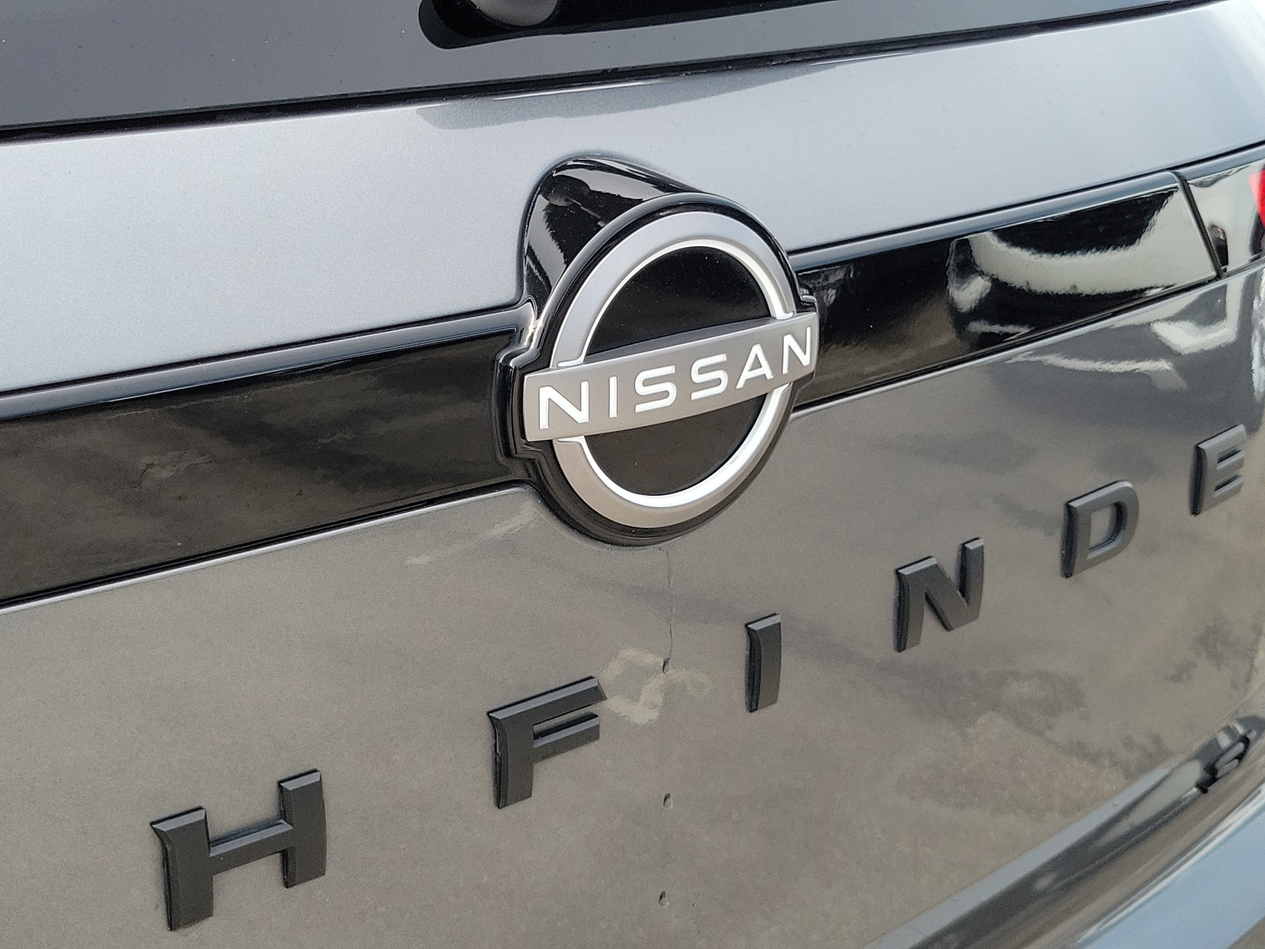 Used 2024 Nissan Pathfinder SL w/ Black Appearance Package FWD image 31