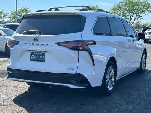 Used 2021 Toyota Sienna XSE w/ XSE Plus Package AWD/4WD image 7