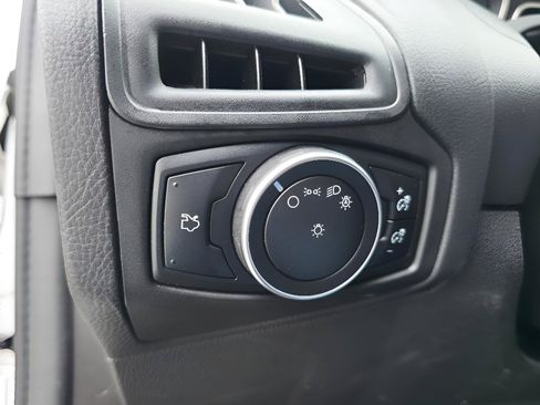 Used 2016 Ford Focus SE FWD image 19