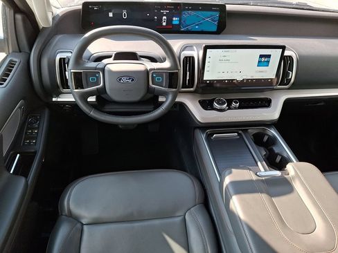 Used 2025 Ford Expedition Active AWD/4WD image 13
