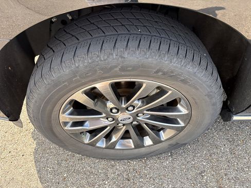 Used 2021 Ford Expedition Limited AWD/4WD image 9
