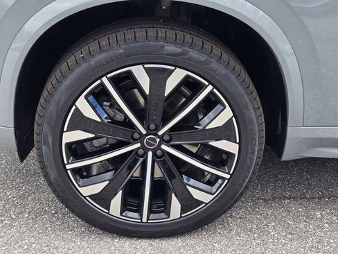 New 2026 Volvo XC90 B6 Plus w/ Protection Package Premier image 12