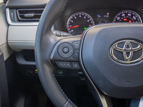 Used 2019 Toyota RAV4 XLE Premium image 31