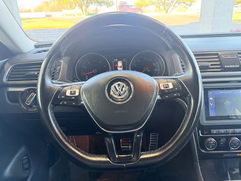 Used 2019 Volkswagen Passat 2.0T SE R-Line image 10