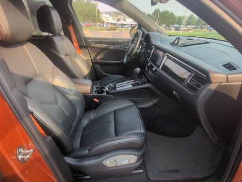 Used 2023 Porsche Macan AWD/4WD image 31