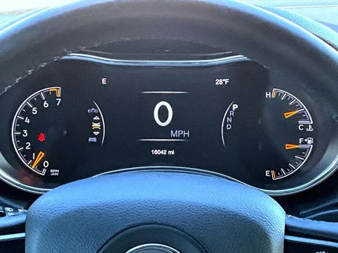 Certified 2021 Jeep Grand Cherokee Laredo X image 12