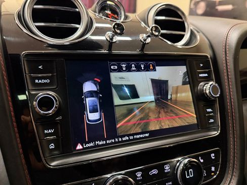 Used 2017 Bentley Bentayga AWD/4WD image 45