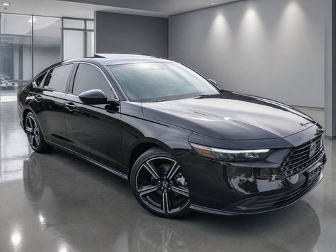 Used 2025 Honda Accord Sport image 1