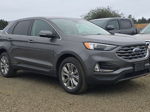 Used 2022 Ford Edge Titanium AWD/4WD image 2
