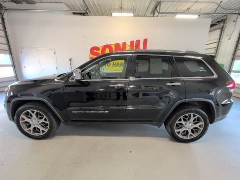 Used 2022 Jeep Grand Cherokee Limited w/ Technology Group AWD/4WD image 2