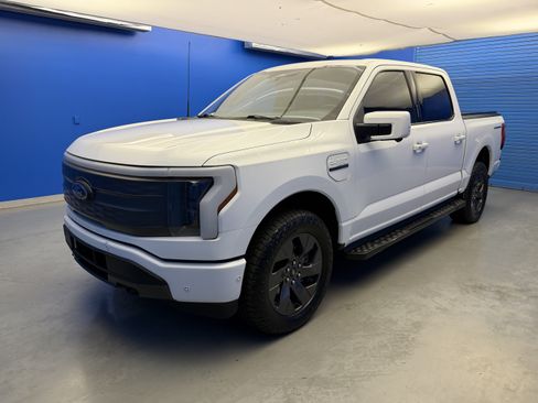 Used 2022 Ford F150 Lightning Lariat w/ Equipment Group 511A High AWD/4WD image 4