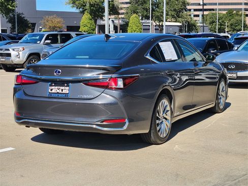 Used 2022 Lexus ES 300h Ultra Luxury image 7