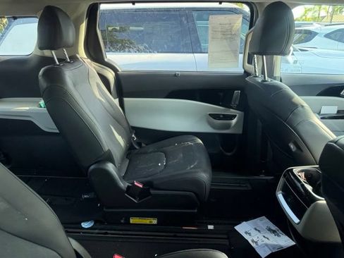 Certified 2024 Kia Carnival EX FWD image 6