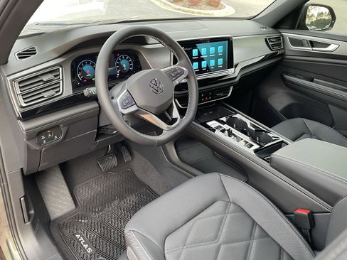New 2026 Volkswagen Atlas Cross Sport SE FWD image 17