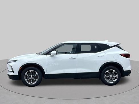 Used 2025 Chevrolet Blazer LT FWD image 8