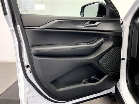 New 2025 Jeep Grand Cherokee L Altitude image 12