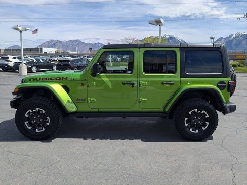Used 2025 Jeep Wrangler Unlimited Rubicon w/ Convenience Group AWD/4WD image 3