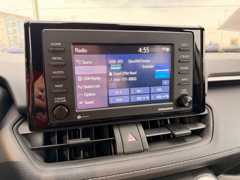 Used 2021 Toyota RAV4 LE image 19