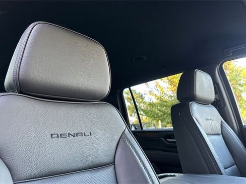 Used 2025 GMC Yukon XL Denali image 18