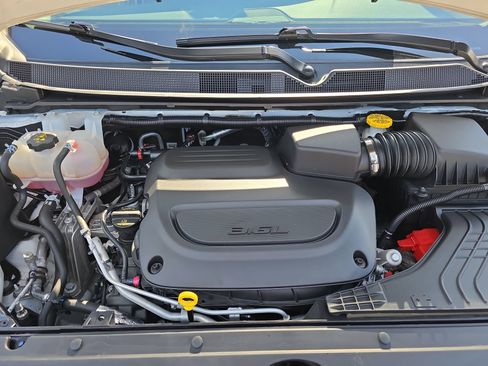 Used 2024 Chrysler Pacifica Limited w/ Trailer Tow Group FWD image 36