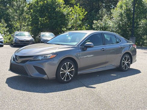 Used 2020 Toyota Camry SE FWD image 5