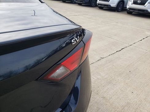 Used 2021 Nissan Altima 2.5 SV w/ SV Premium Package image 12