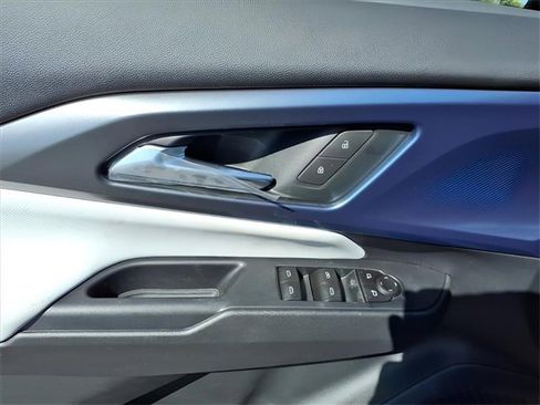 New 2026 Chevrolet Equinox EV LT image 15