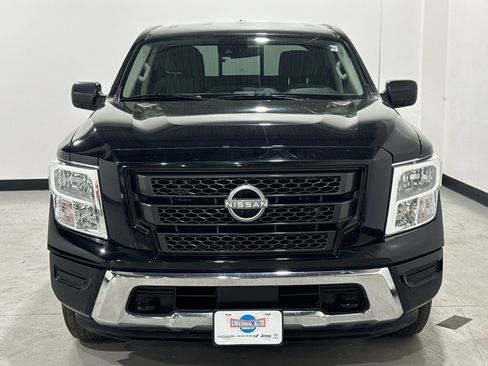 Used 2023 Nissan Titan SV image 9