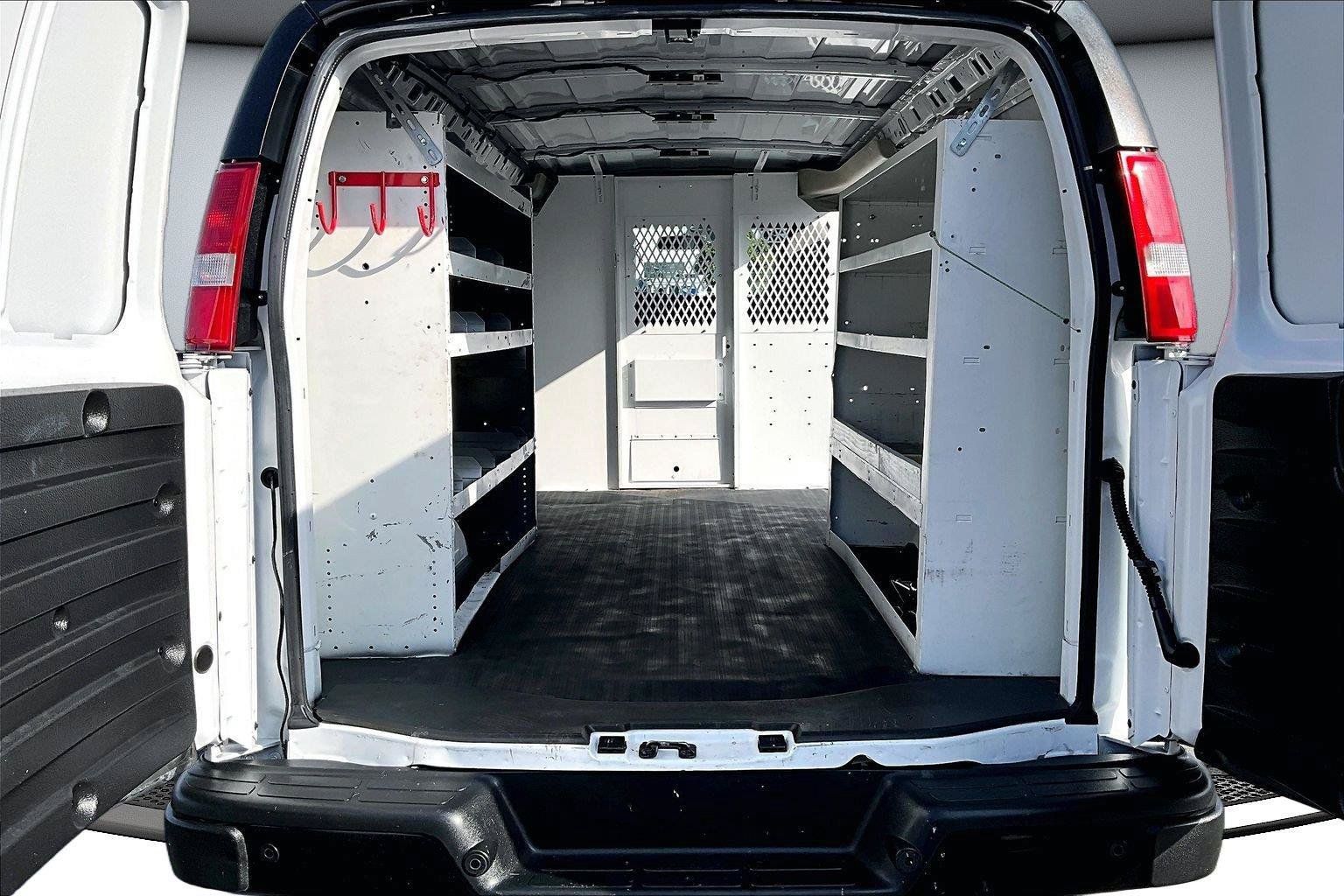 Used 2021 Chevrolet Express 3500 w/ Driver Convenience Package RWD image 8