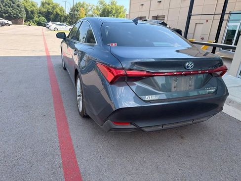 Used 2022 Toyota Avalon Limited FWD image 10