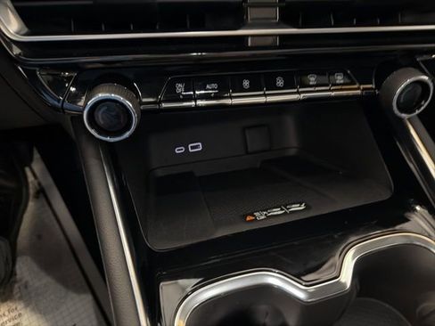 Used 2025 Chevrolet Traverse Z71 w/ Enhanced Driving Package AWD/4WD image 30