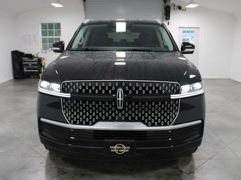 New 2026 Lincoln Navigator L Premier AWD/4WD image 2
