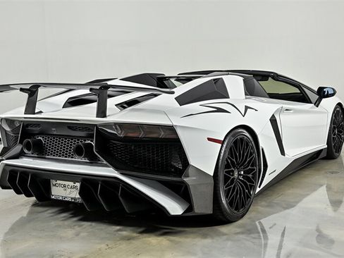 Used 2017 Lamborghini Aventador LP 750-4 Superveloce AWD/4WD image 9