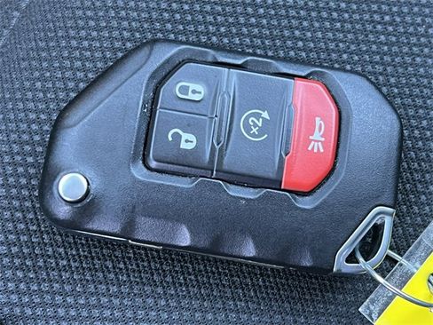 Certified 2022 Jeep Gladiator Sport image 32